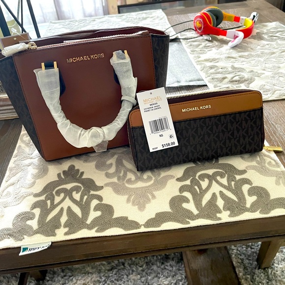 Micheal Kors Purse and Wallet